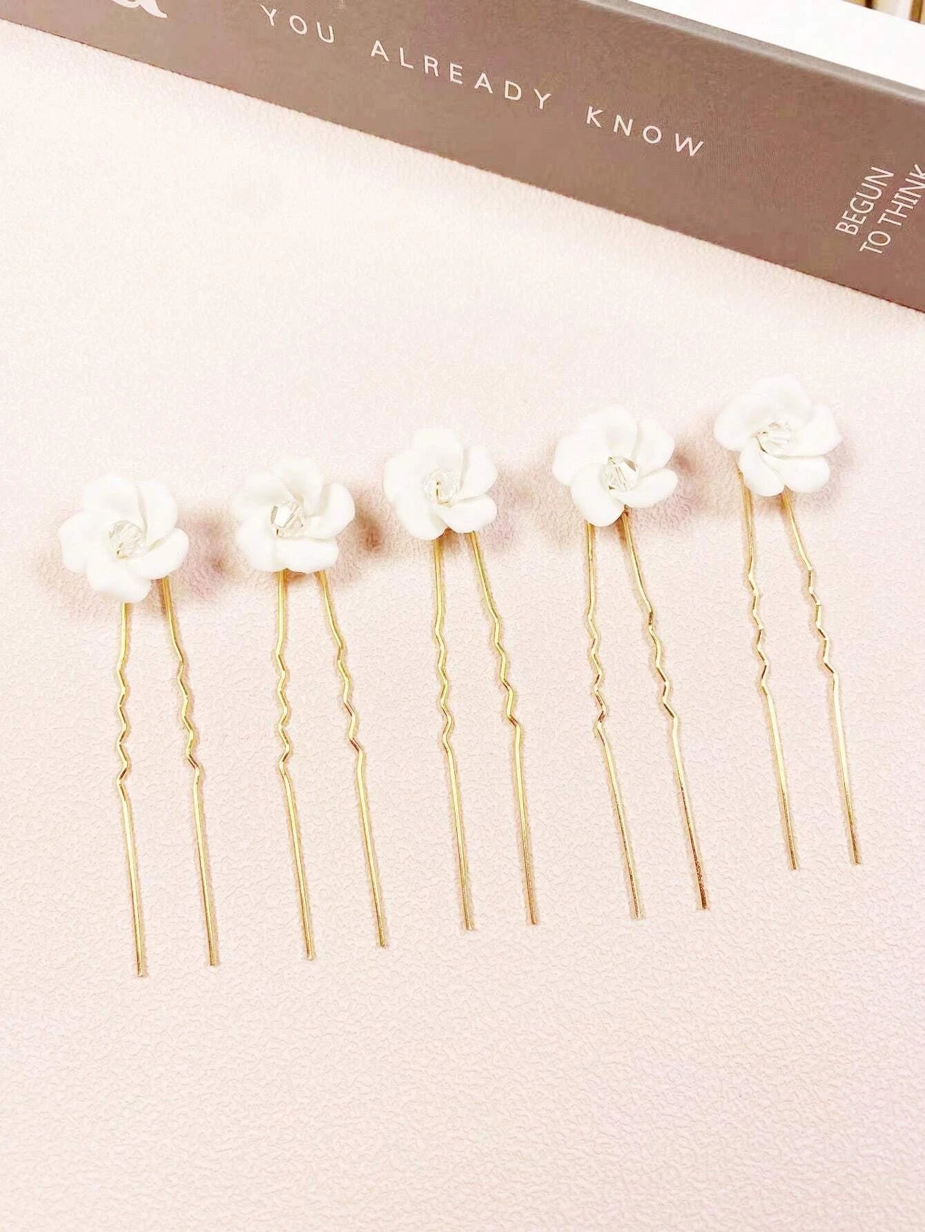 5 Gyldne Hårnåle med Hvide Perle Blomster