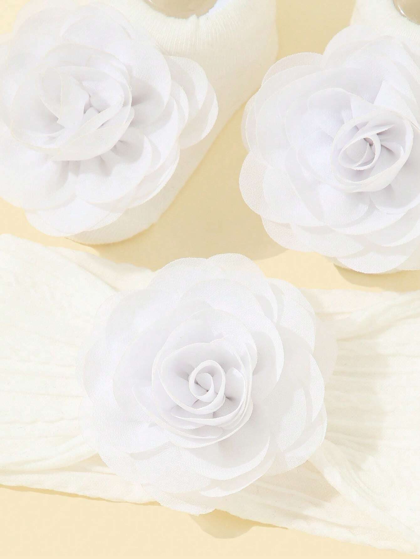 Baby Hårbånd og Sokker med Blomster - i Hvid