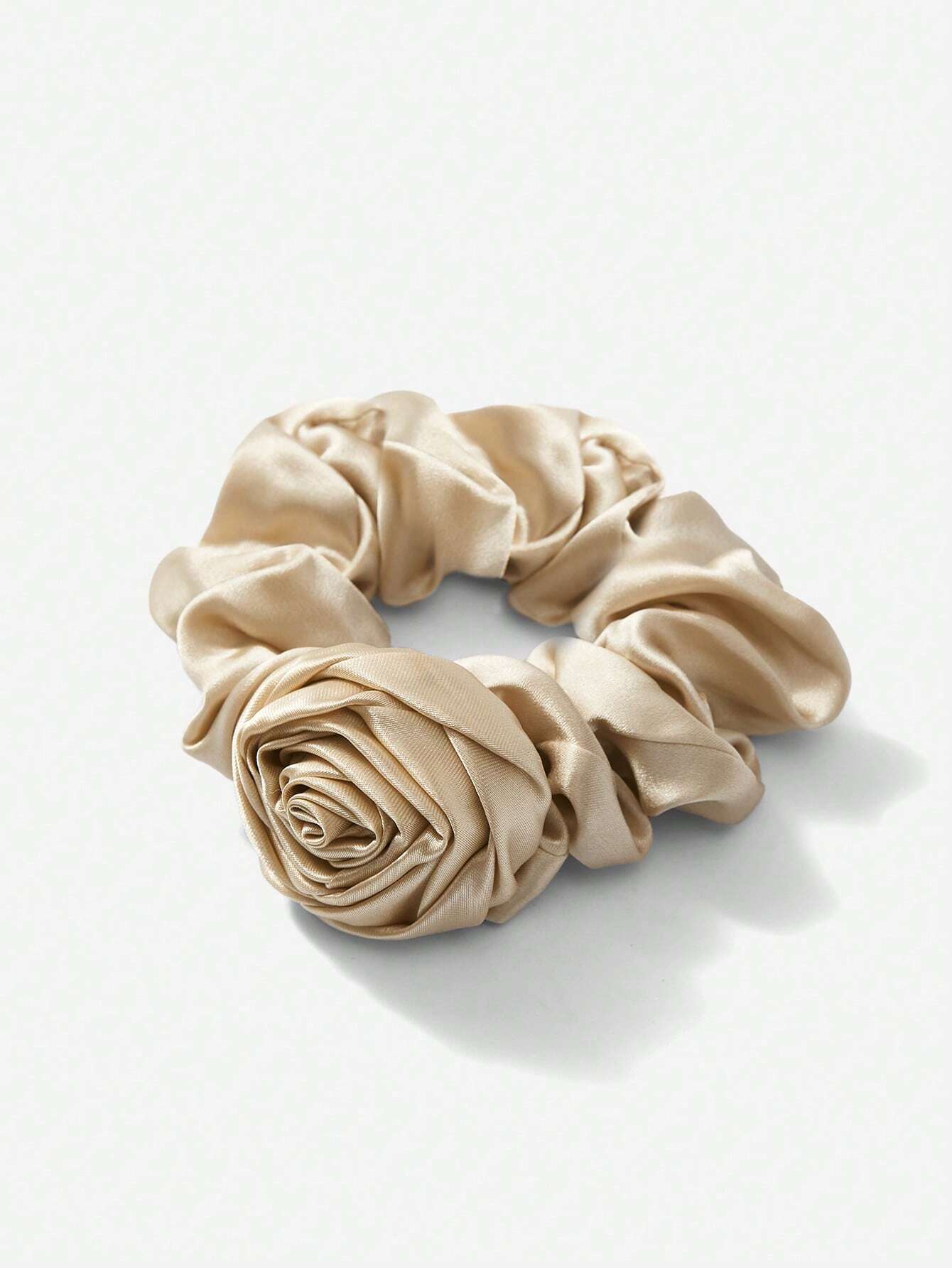 Gylden Satin-Scrunchie Hårelastik med Rose