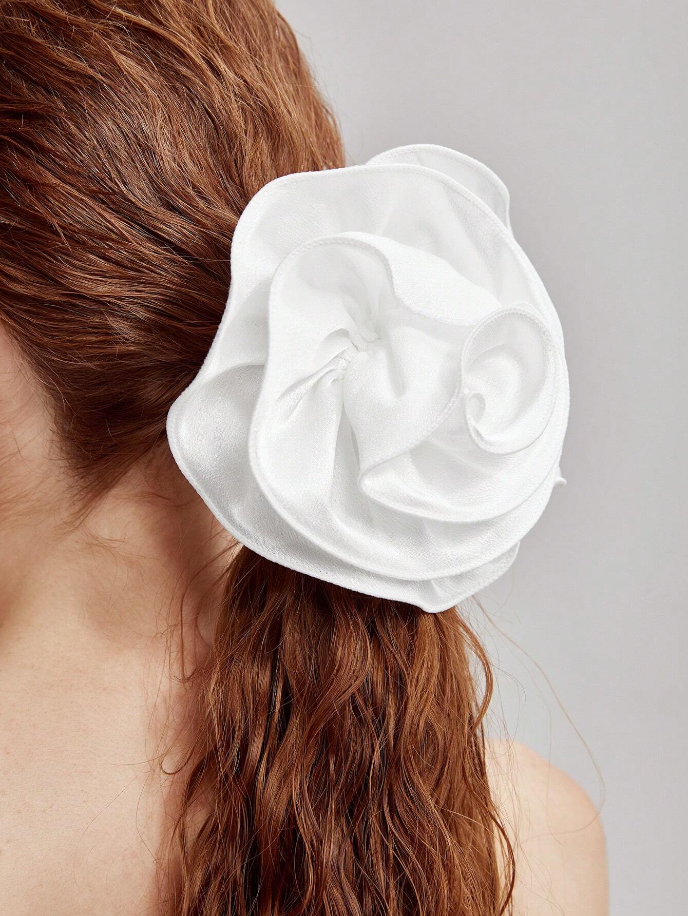 Hvid Satin-Scrunchie Hårelastik med Stor Rose