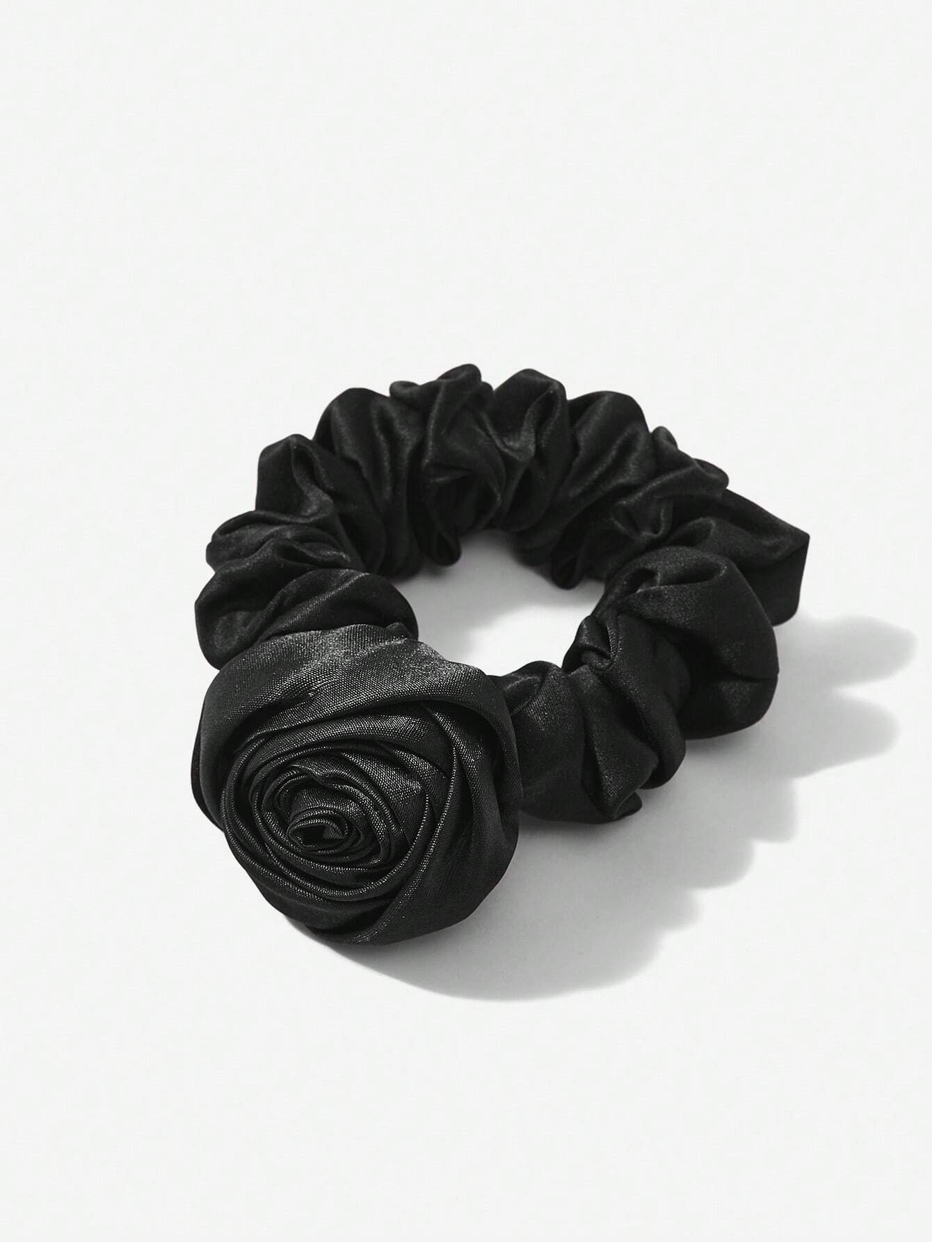 Sort Satin-Scrunchie Hårelastik med Rose