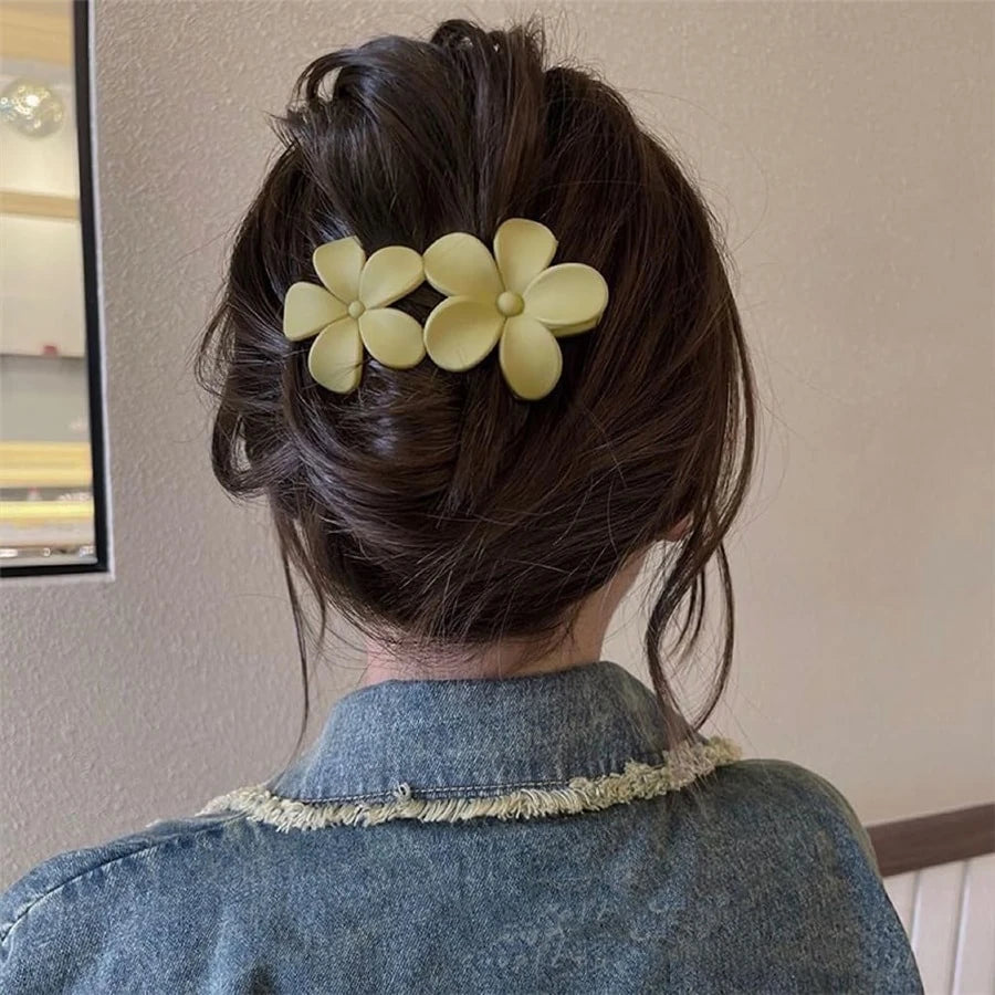 Stor Hårklemme med Blomster - i Sennepsgul