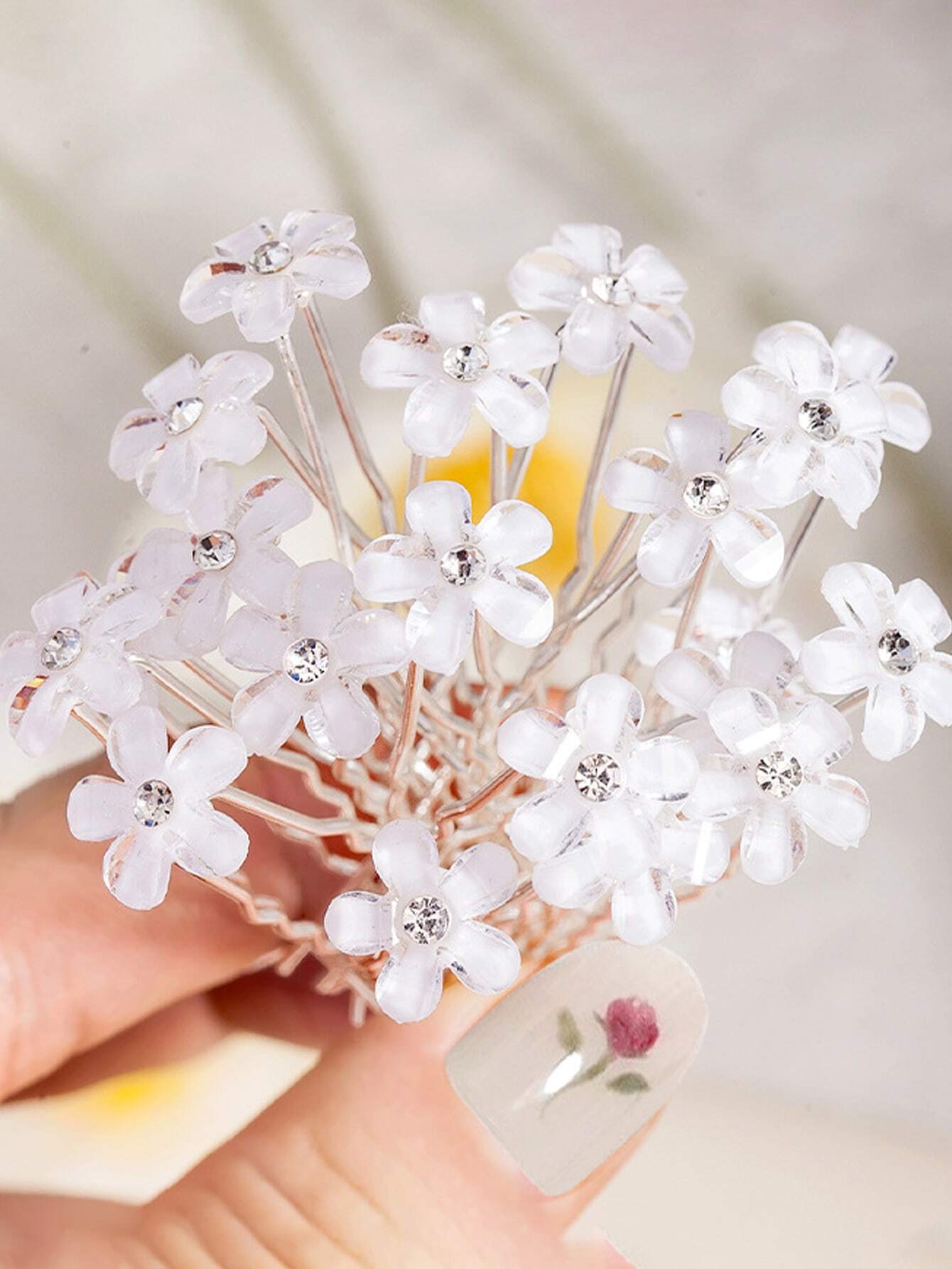 Sæt med 20 Hårnåle med Hvide Blomster i Æske