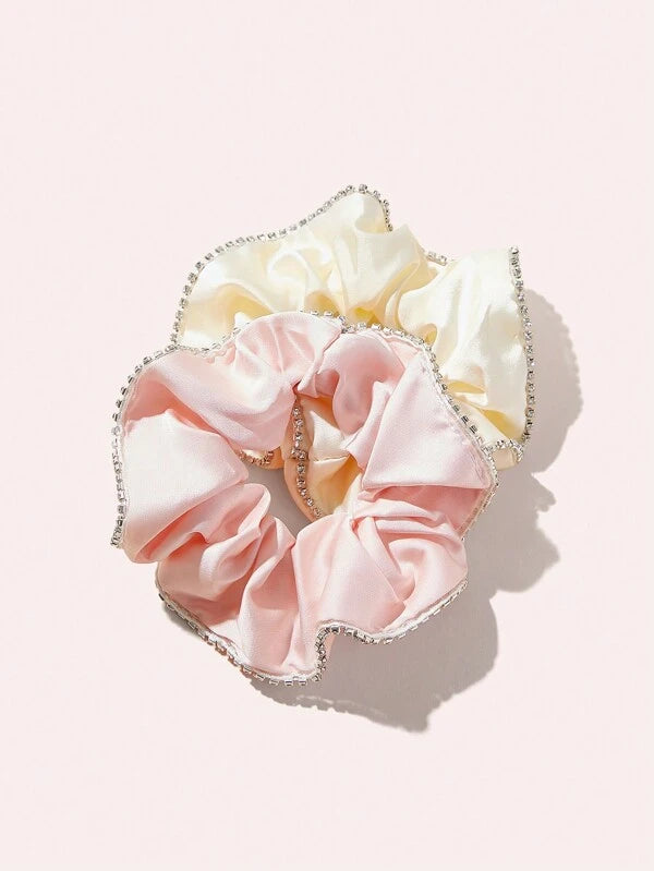 2 Stk Satin Scrunchies med Krystalperler - i Lyserød & Creme