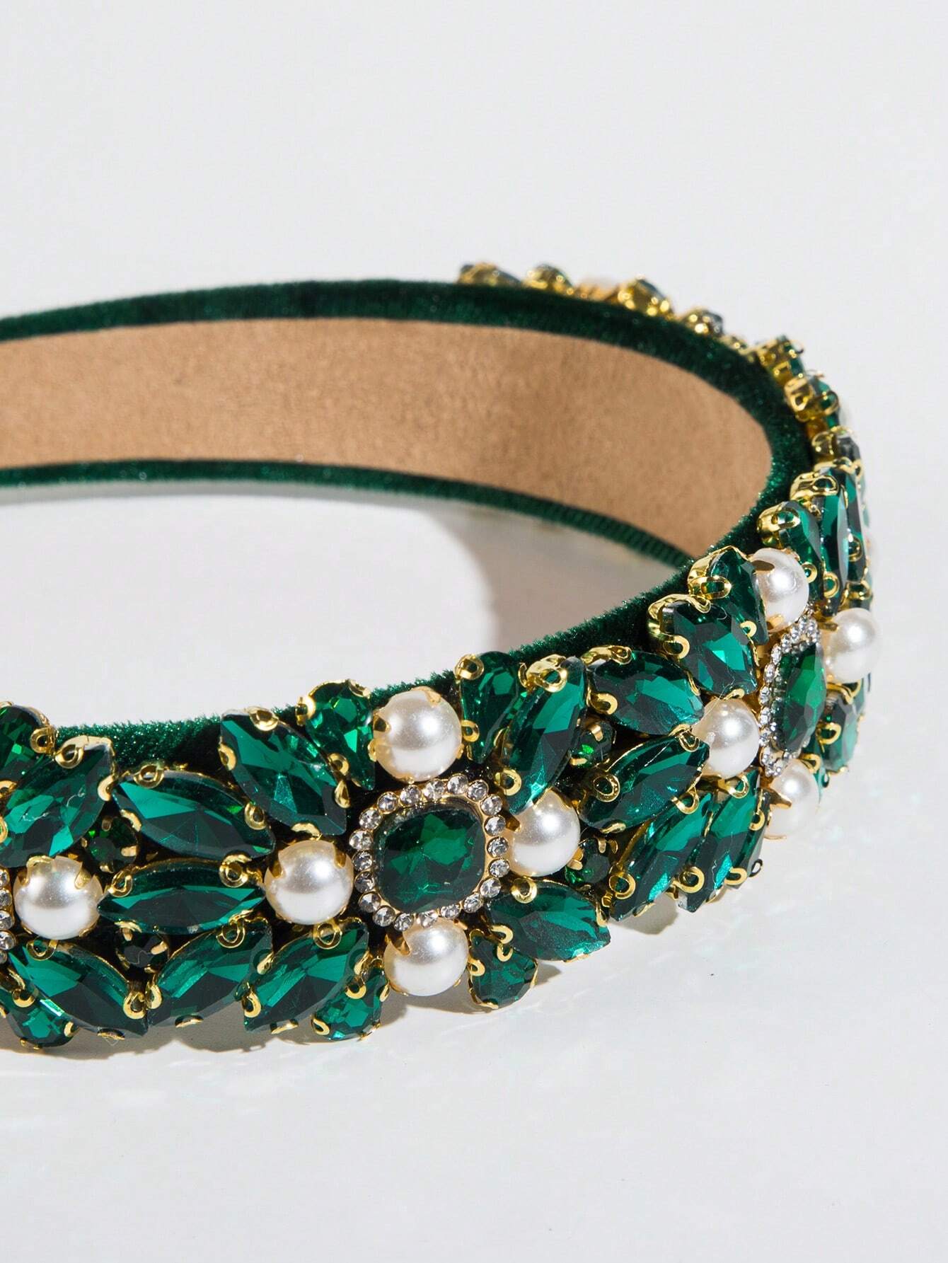 Grøn Velour Hårbøjle med Glansfulde Perler