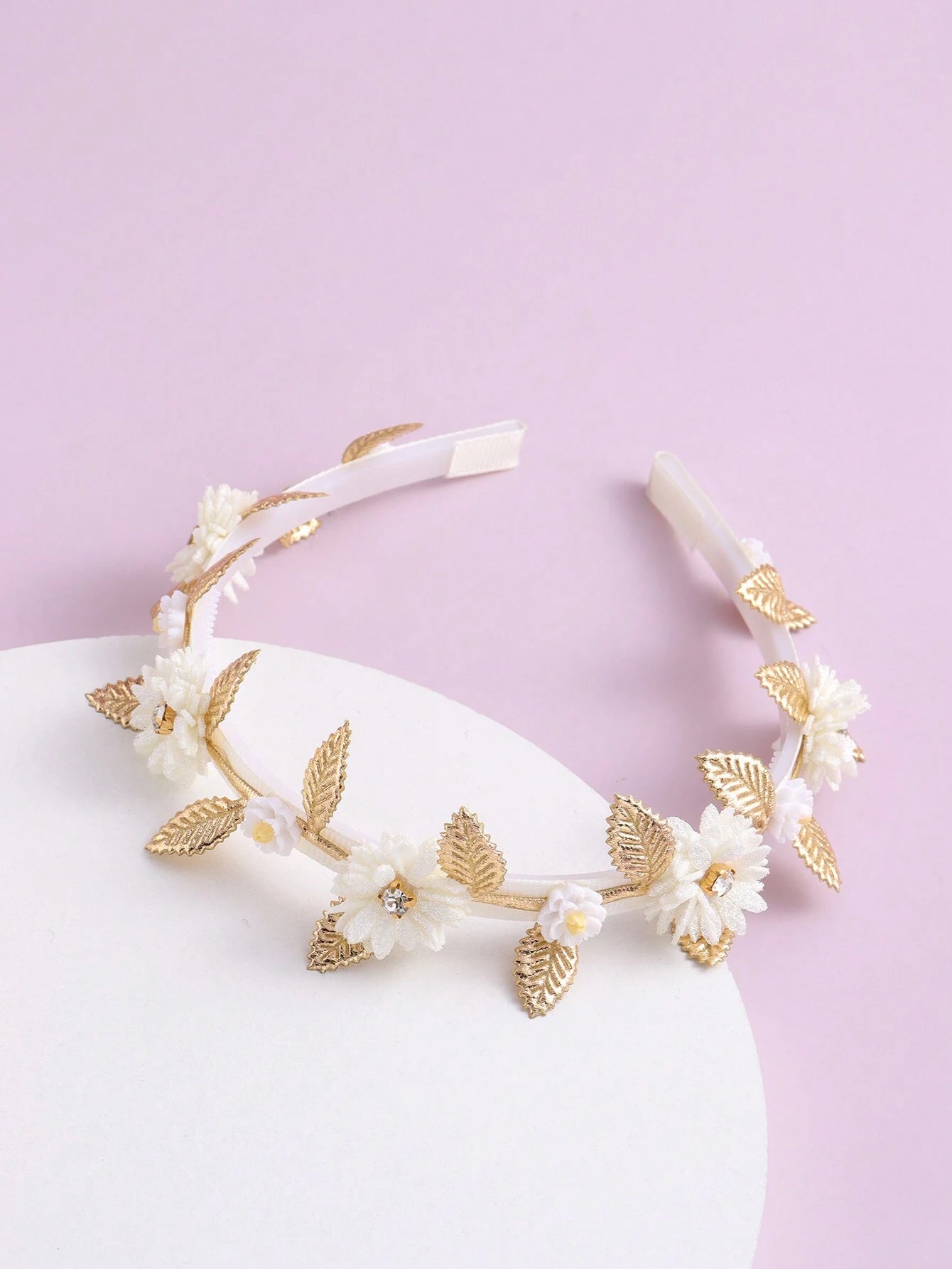 Hårbøjle med Hvide Blomster med Perler & Guld Blade