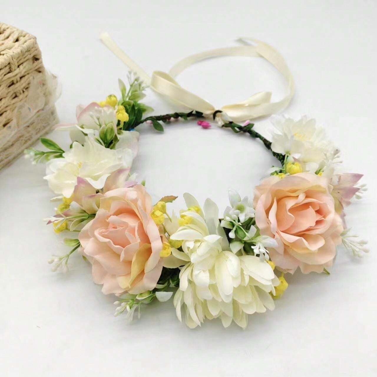 Rund Blomsterkrans i Lyse Farver