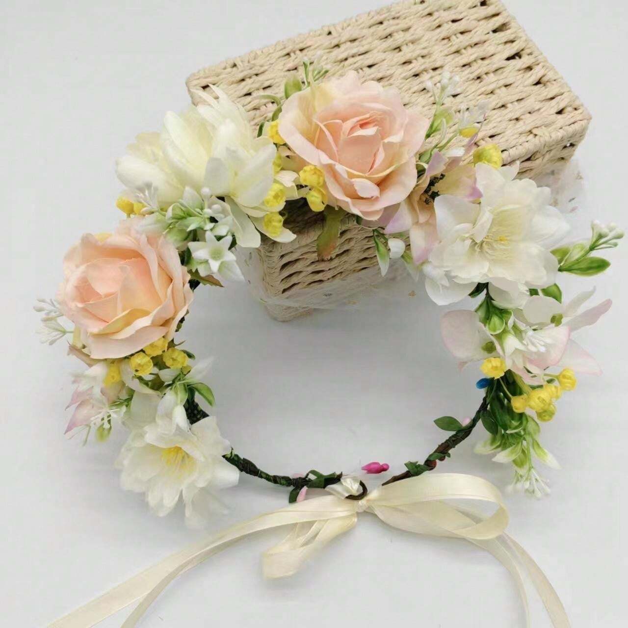 Rund Blomsterkrans i Lyse Farver