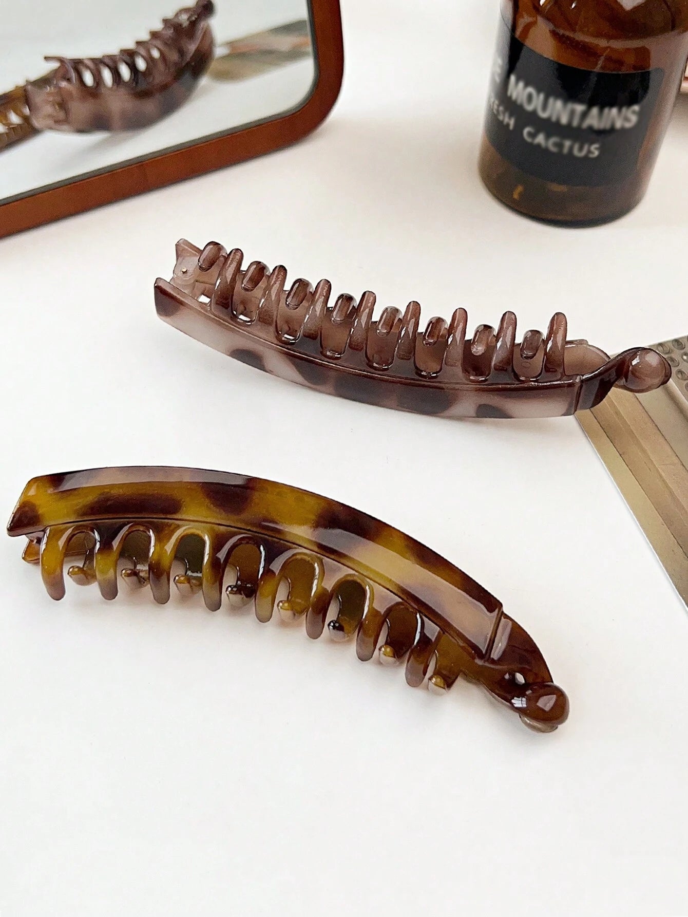 2 Banan HÄrklemmer - i Brune Farver med Leopardprint