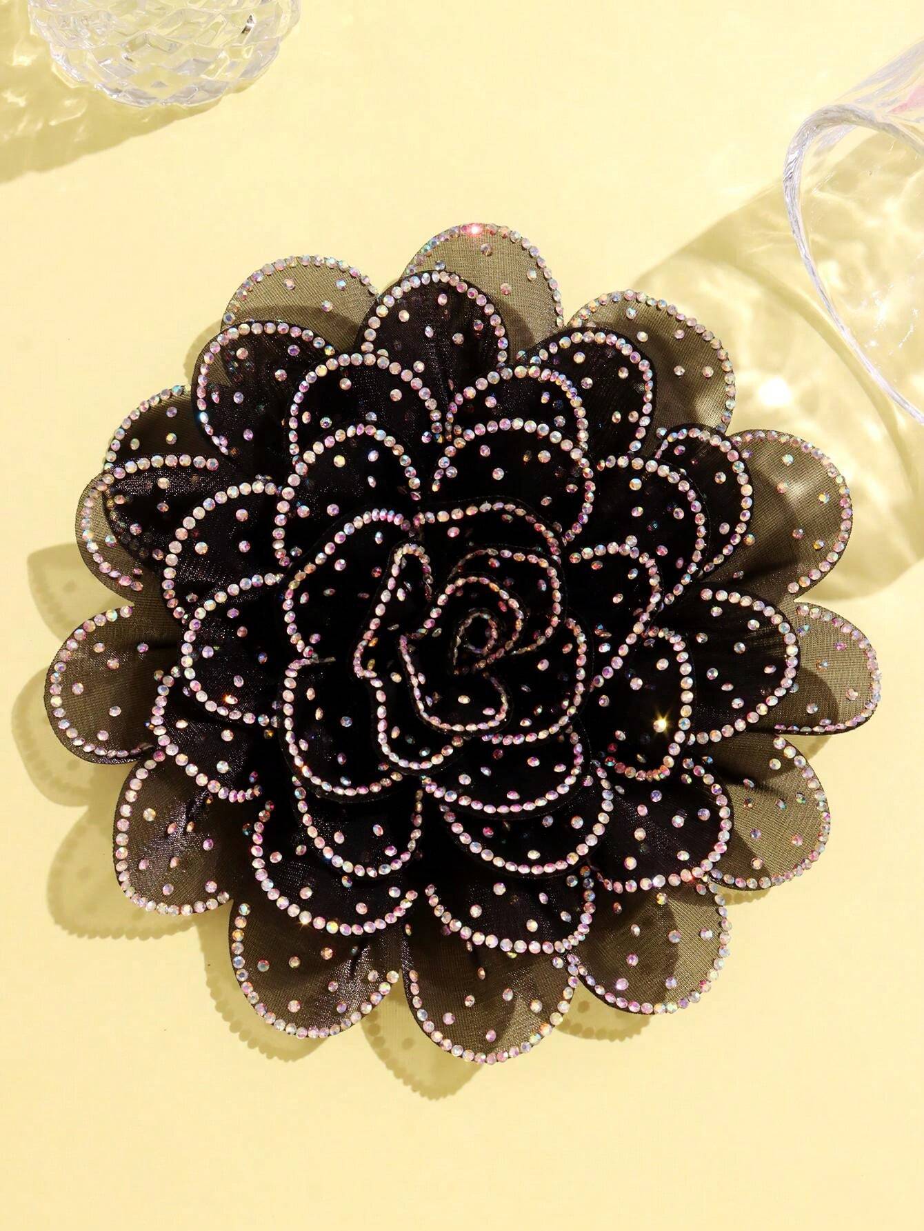 Stor Hårblomst / Broche - i Sort med Klare Perler