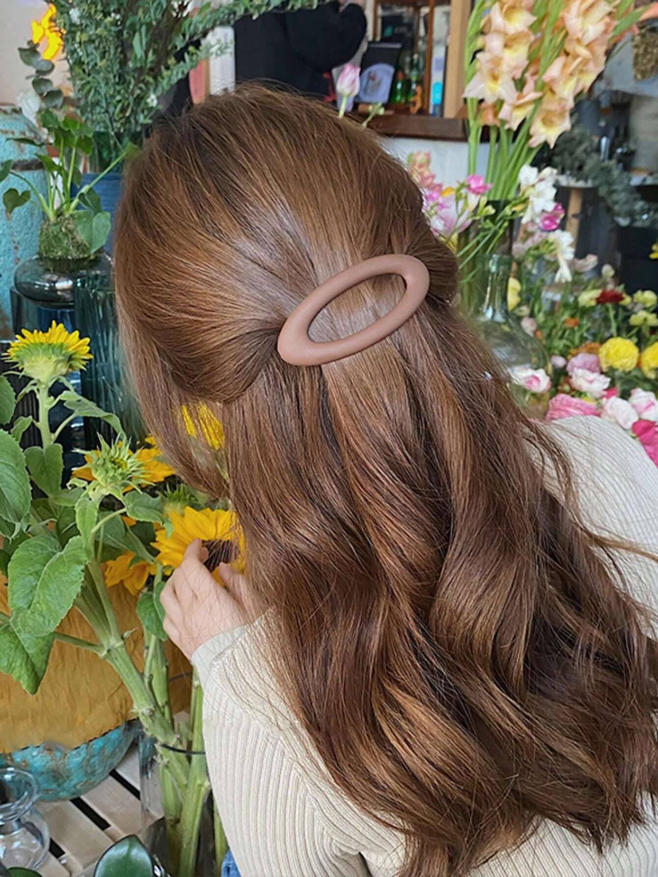 Large Oval Patent Hair Clip - in Beige