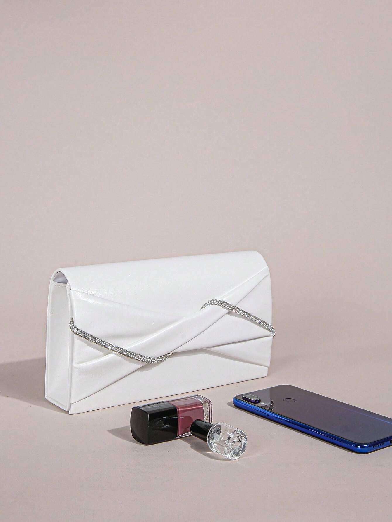 Hvid Clutch Taske - i KunstlĂŠder med SĂžlv & SlĂžjfe Design