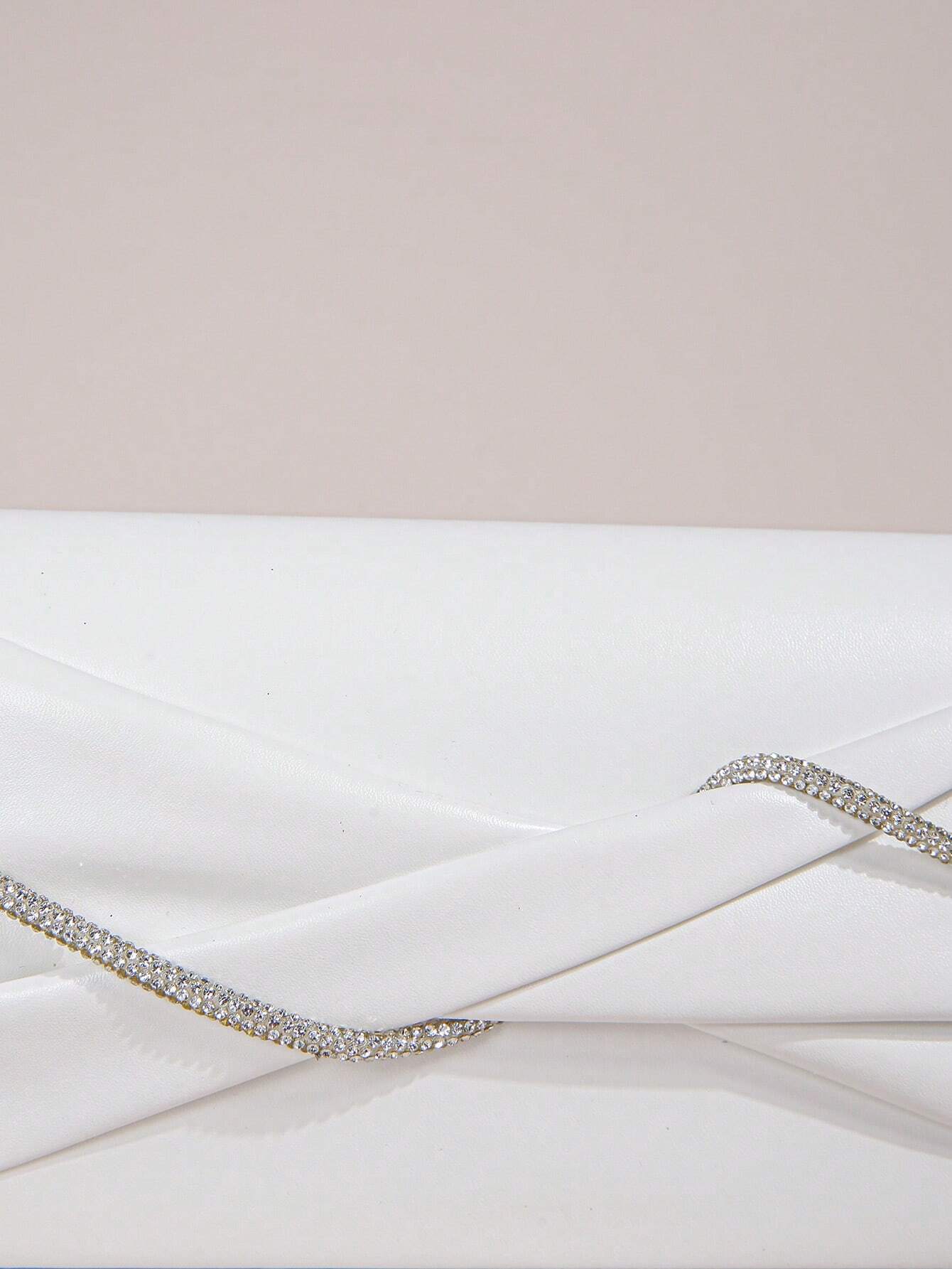Hvid Clutch Taske - i KunstlĂŠder med SĂžlv & SlĂžjfe Design