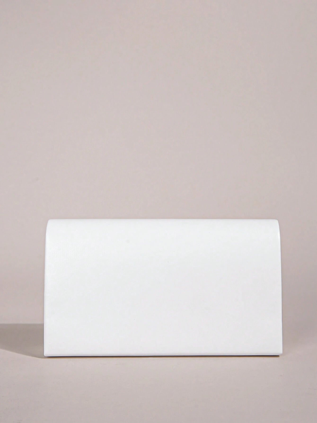 Hvid Clutch Taske - i KunstlĂŠder med SĂžlv & SlĂžjfe Design