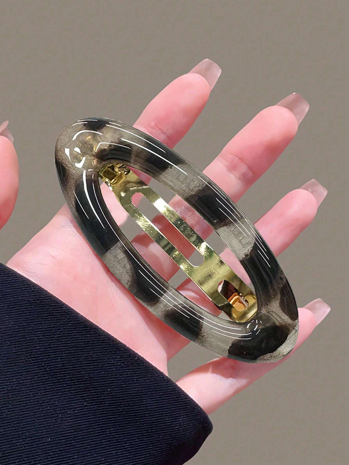 Stort Ovalt Patent Hårspænde - i Klar & Brun