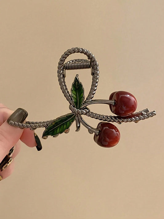 SÞlvgrÄ HÄrklemme med RÞde KirsebÊr