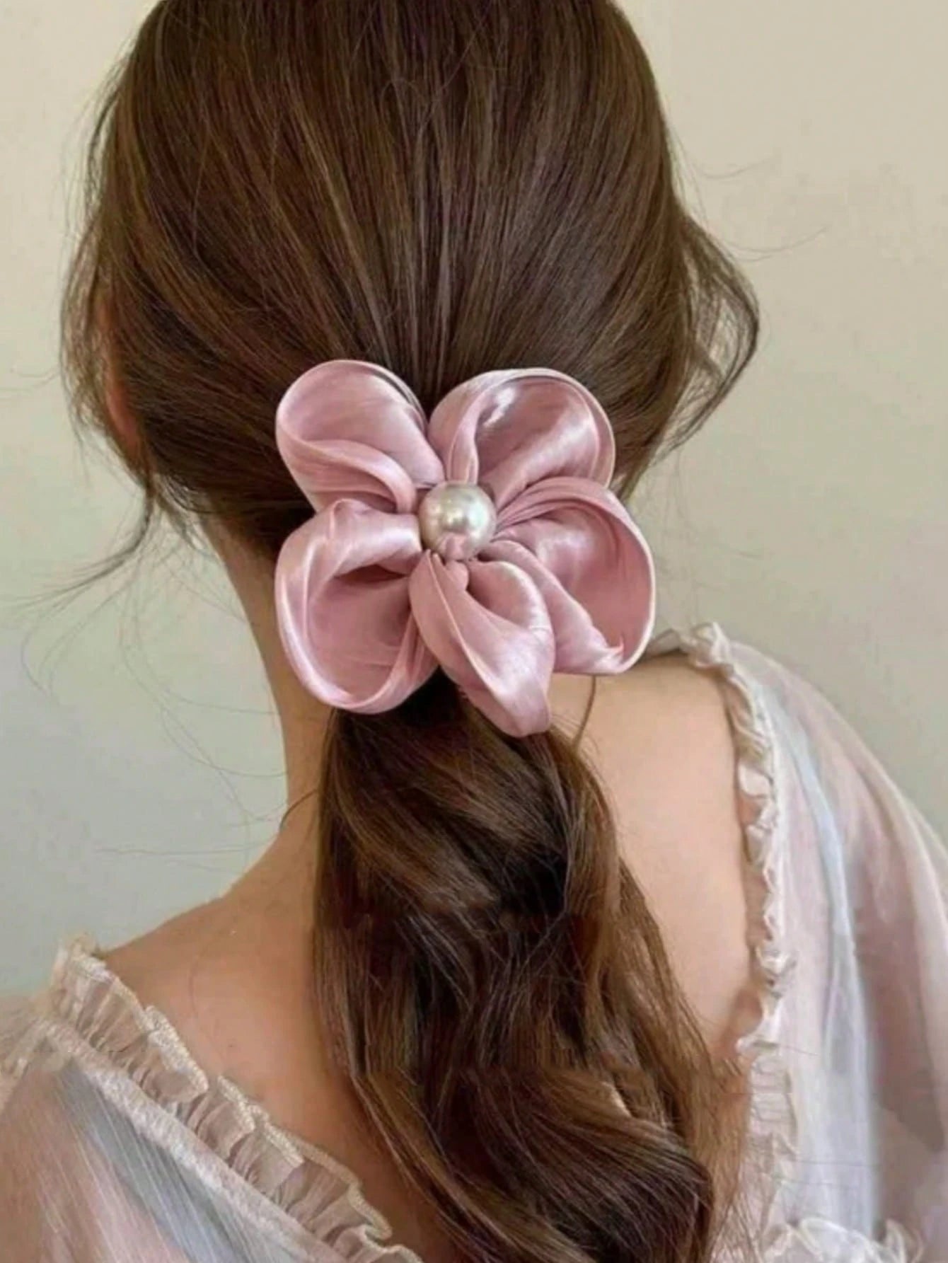 Lysegrøn Scrunchie Hårelastik med Rosa Blomst & Perle