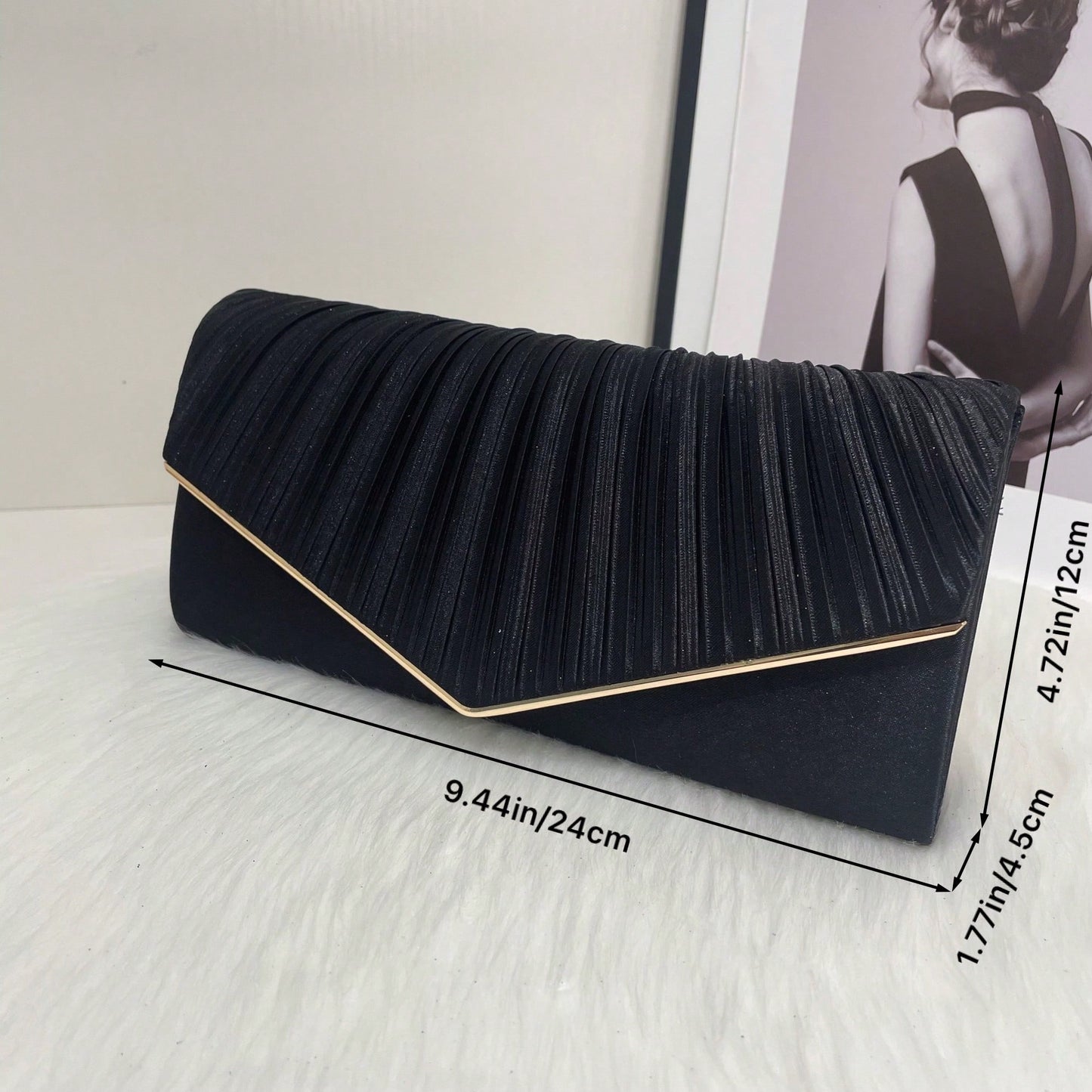 Clutch Taske - i Sort Satin med Guldkant & Plisseret Design