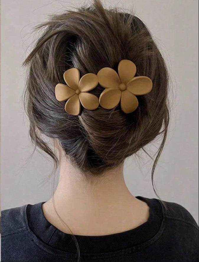 Stor Hårklemme med Blomster - i Beige