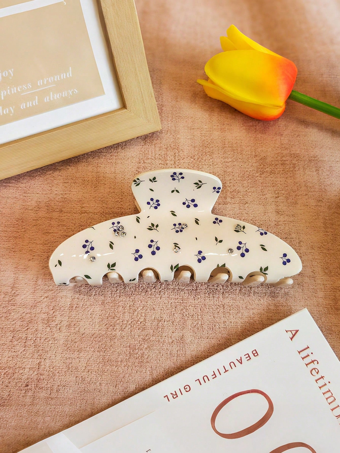 Hvid Hårklemme med Blå Blomster & Perle