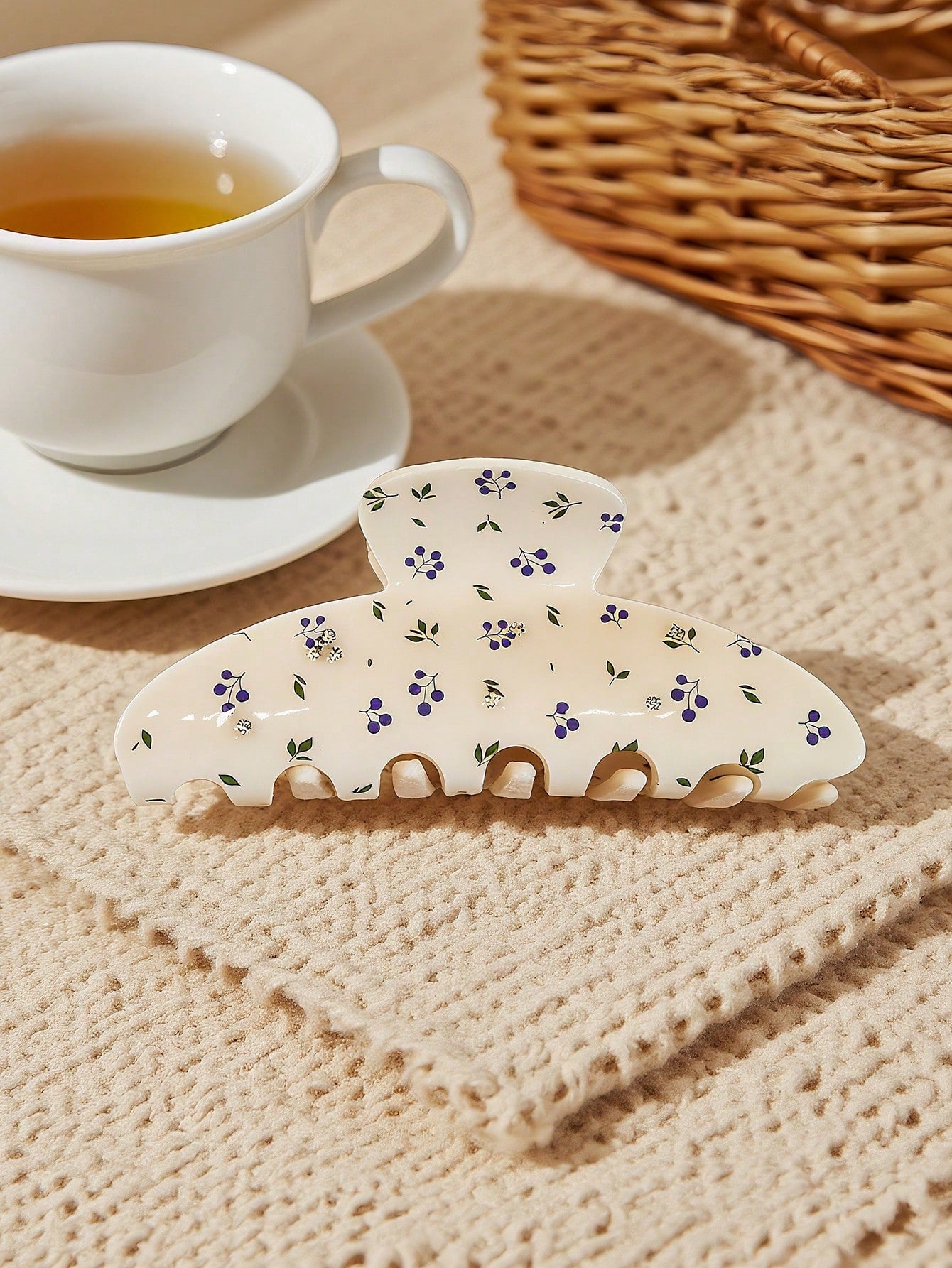 Hvid Hårklemme med Blå Blomster & Perle