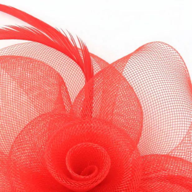 Rød Fascinator - Hat med Blomst og Fjer