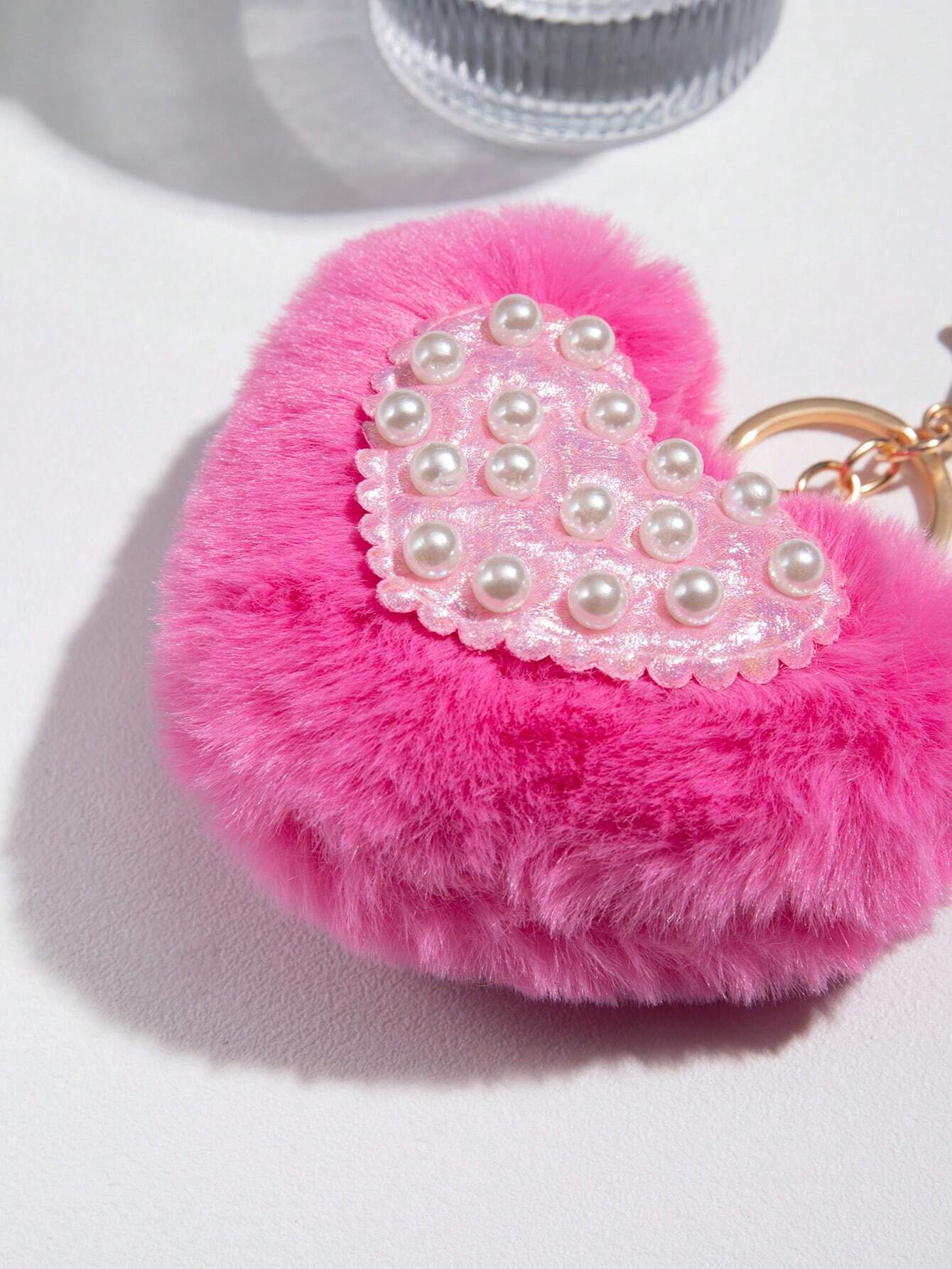 Gylden Nøglering med Stort Lyserød Hjerte & Perler - SofiaGaver.dk