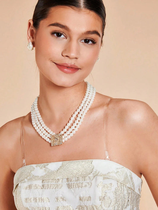 3-Strenget Perle HalskĂŠde med Gylden Krystalbroche - SofiaGaver.dk