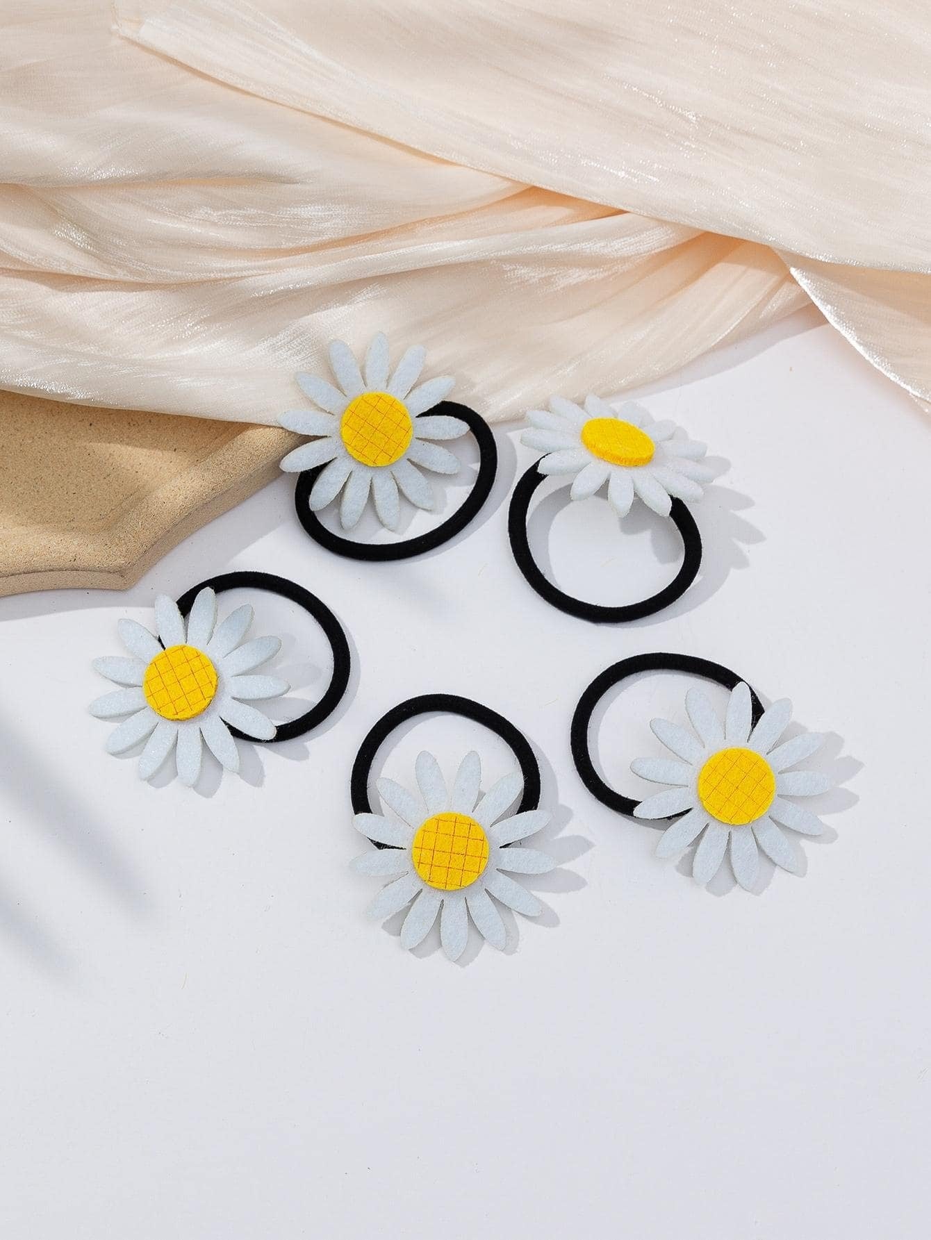 5 Hårelastikker med Marguerit Blomster - SofiaGaver.dk