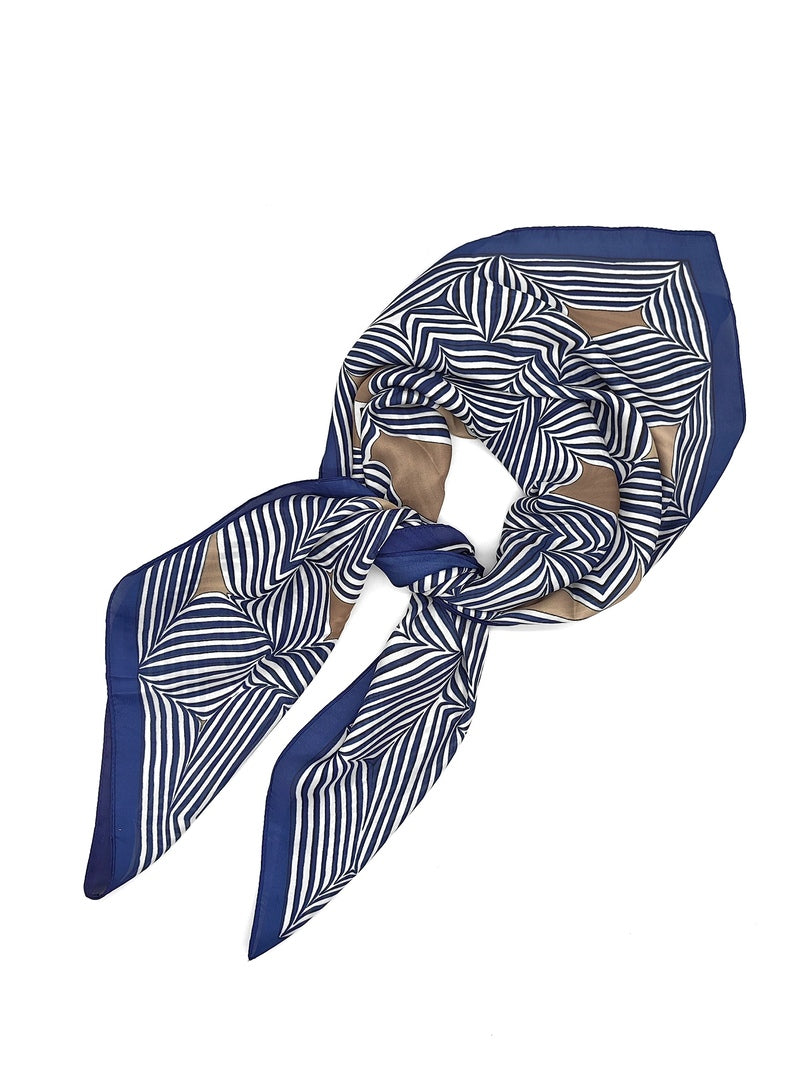 Elegant Tørklæde med Mønsterprint i Blå, Hvid & Gylden