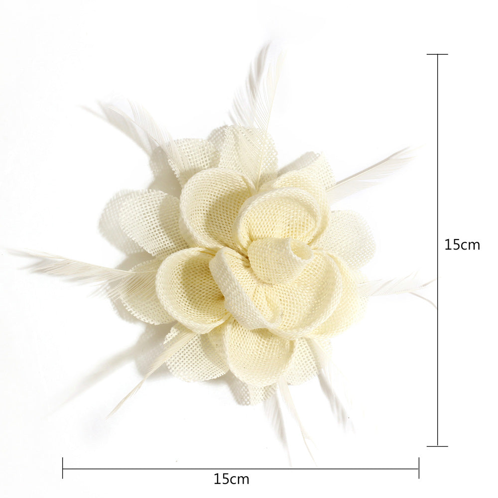 Creme Fascinator med Blomst & Fjer - SofiaGaver.dk