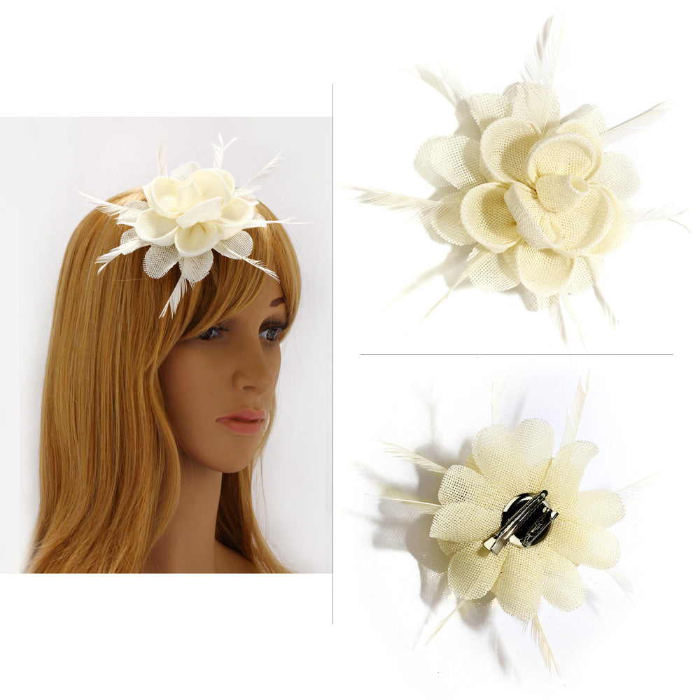 Creme Fascinator med Blomst & Fjer - SofiaGaver.dk