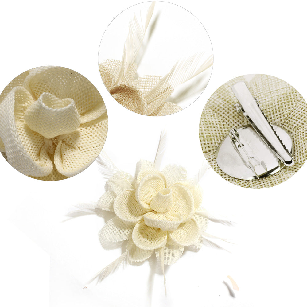 Creme Fascinator med Blomst & Fjer - SofiaGaver.dk