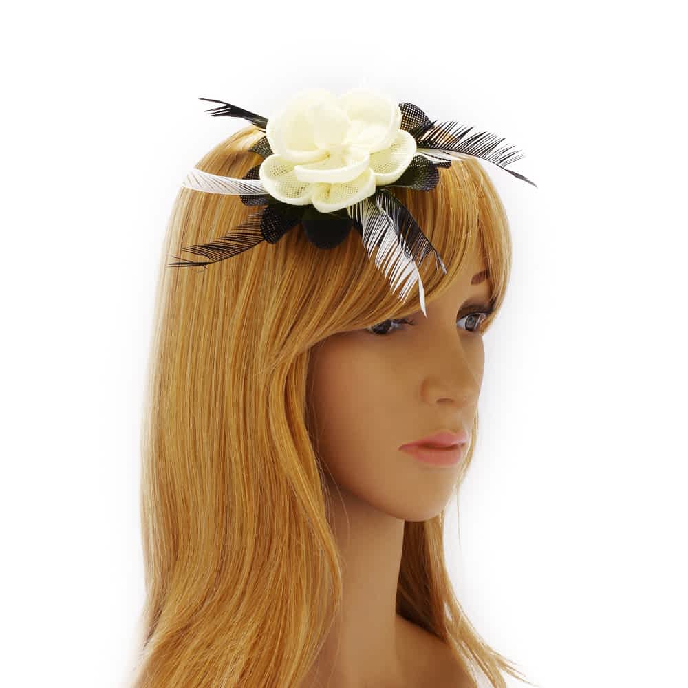 Creme & Sort Fascinator med Blomst & Fjer - SofiaGaver.dk