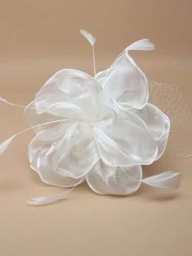 Hvid Hatinator-Hårbøjle m. Satin-Blomst, Net & Fjer - SofiaGaver.dkHvid Hatinator-Hårbøjle m. Satin-Blomst, Net & Fjer