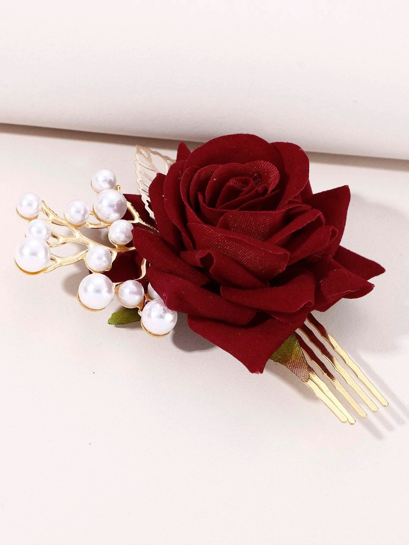Rød Rose med Gyldent Blad & Hvide Perler - SofiaGaver.dk