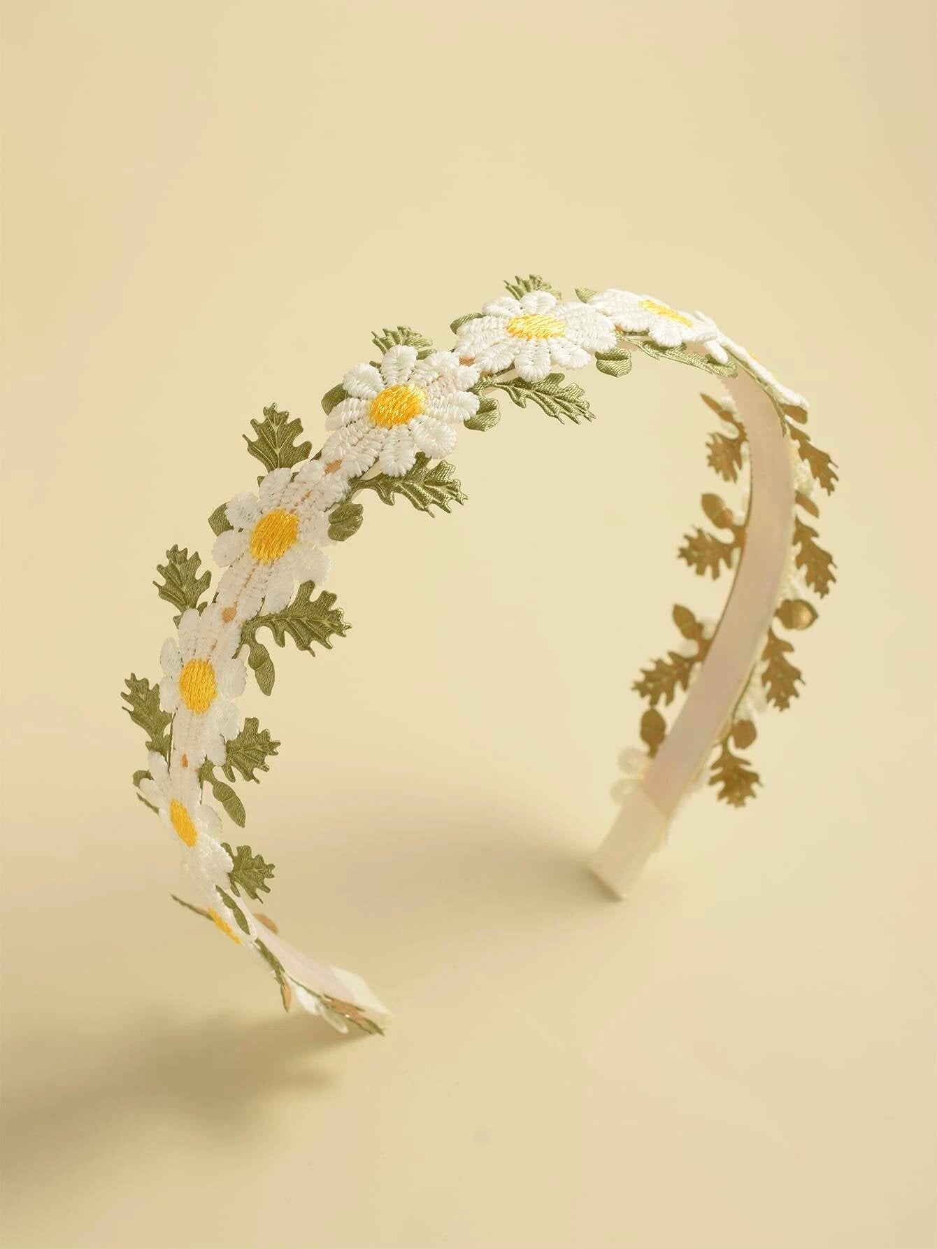 Hårbøjle med Hvide Marguerit Blomster & Grønne Blade