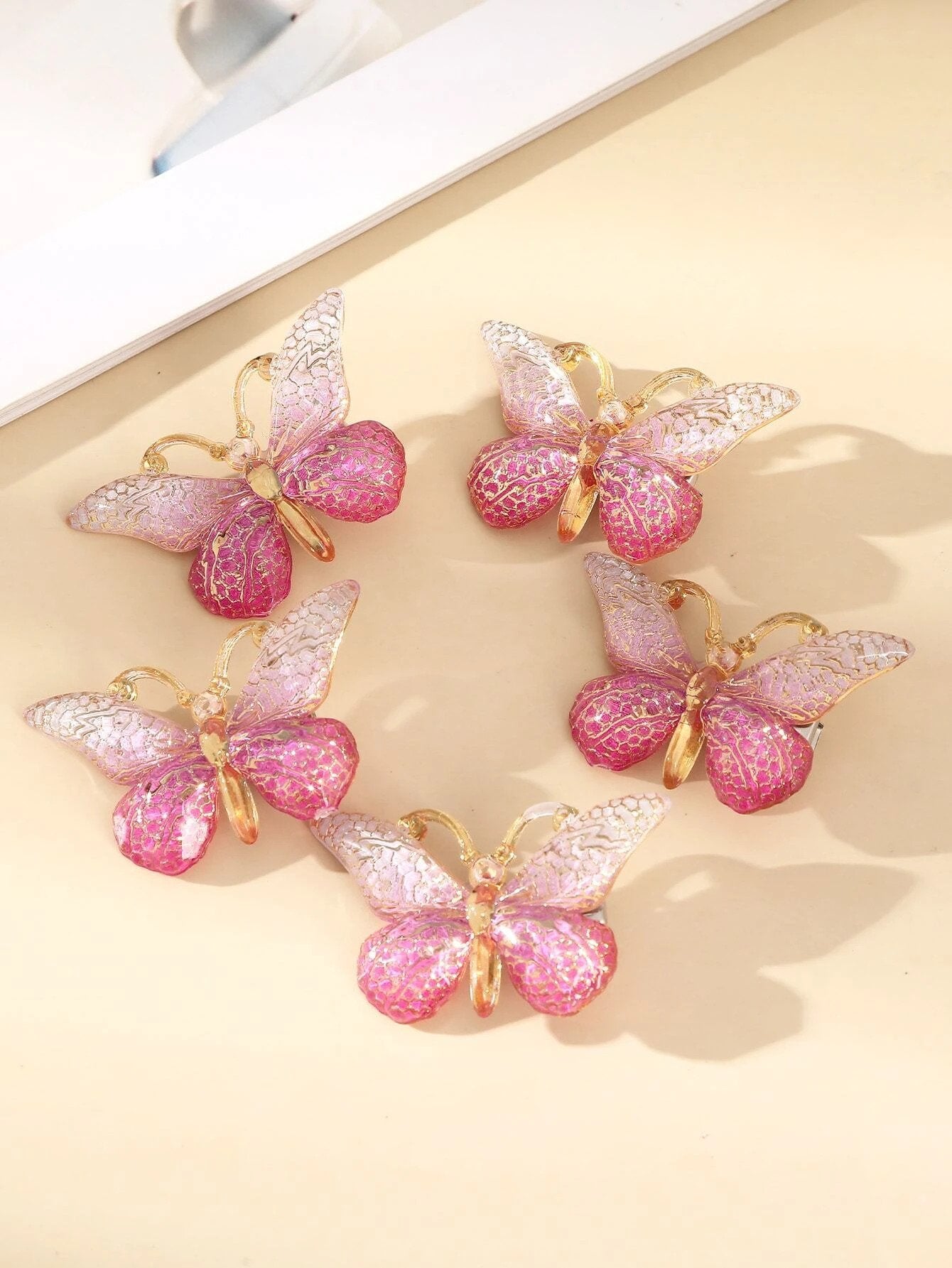 Sæt med 5 Sommerfugle Hårklemmer - i Pink & Guld - SofiaGaver.dk