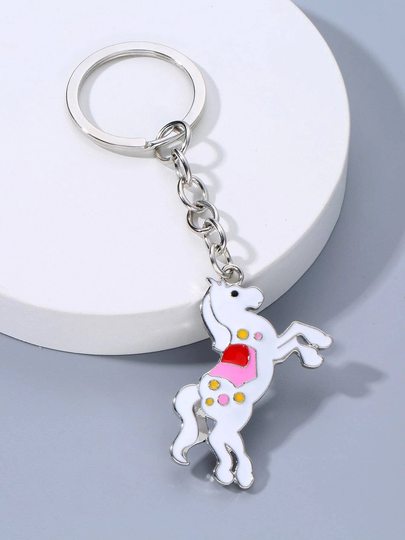 Nøglering med Hvid Hest - SofiaGaver.dk