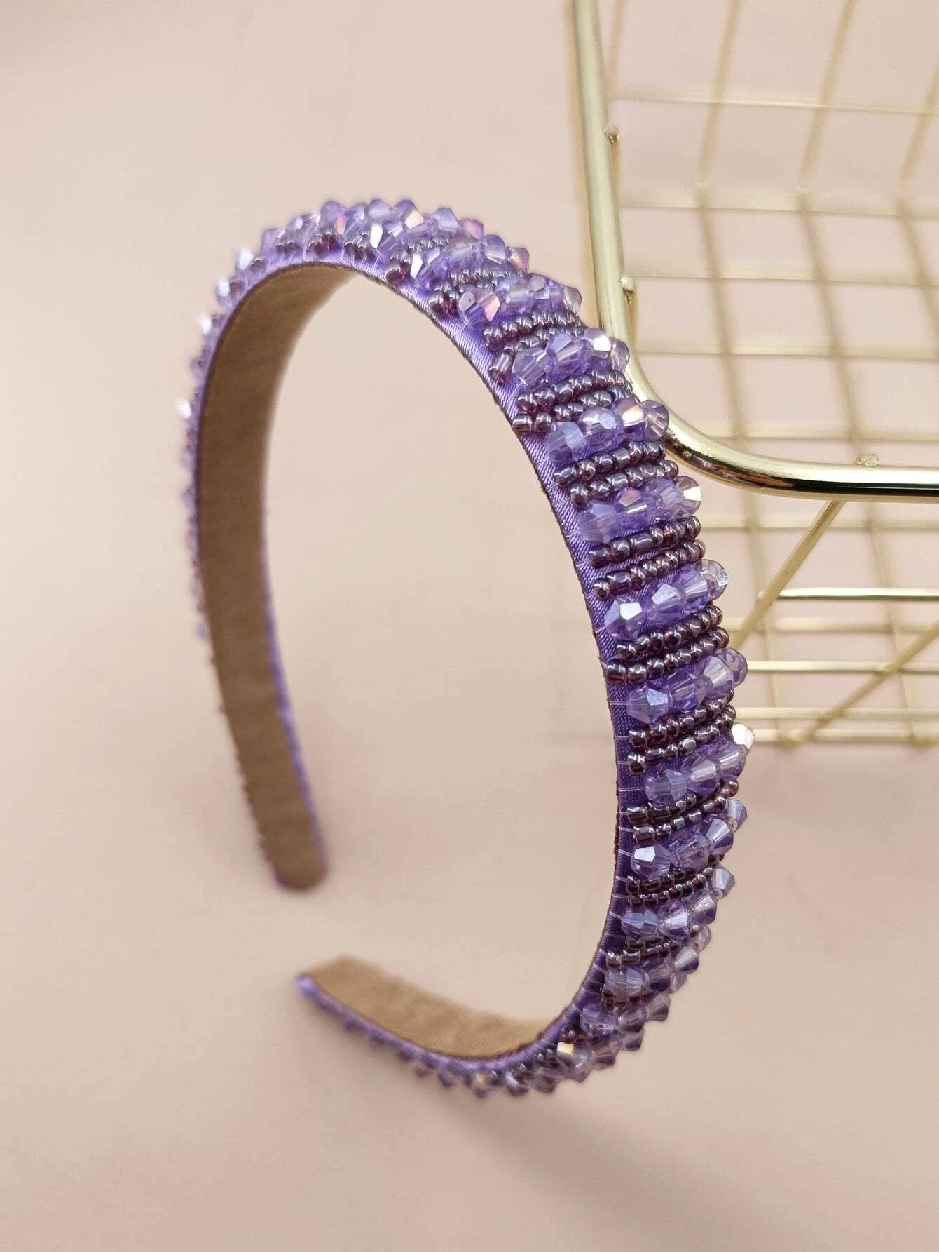 Hårbøjle med Glansfulde Perler - i Lys Lilla - SofiaGaver.dk