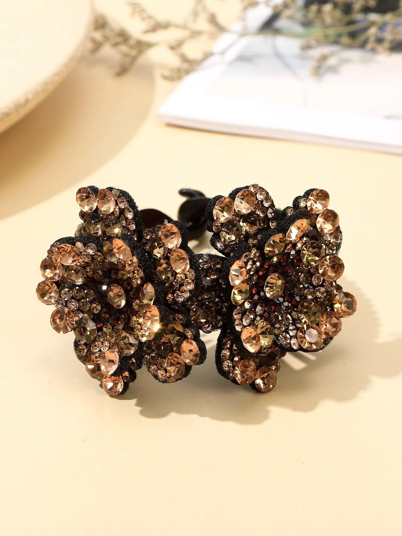 Hårklemme med Gyldne Blomster & Perler - SofiaGaver.dk