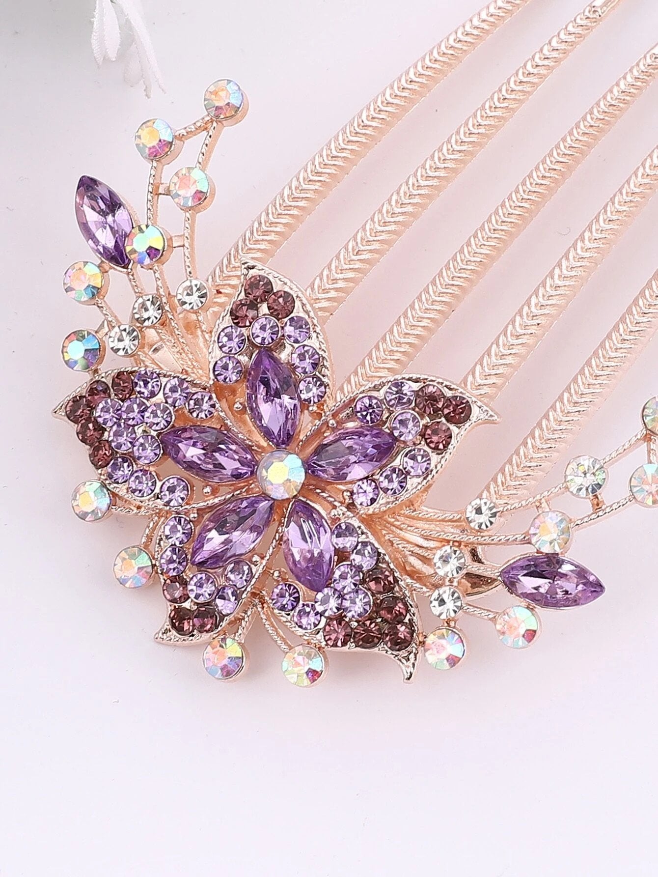 Gylden Kam med Lilla Blomst & Perler