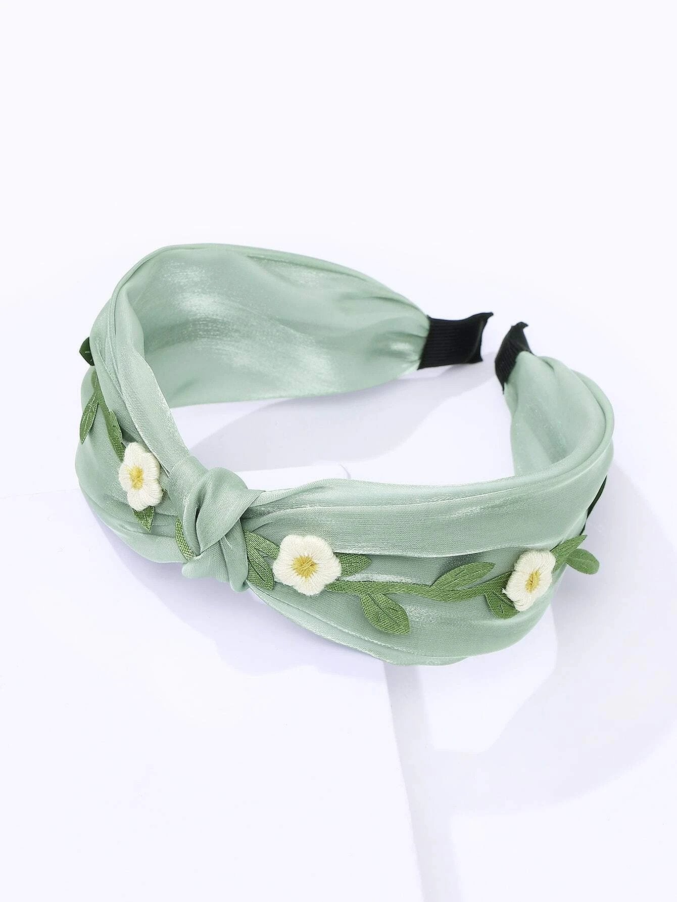 Lys Grøn Hårbøjle med Broderede Blomster & Knude Design - SofiaGaver.dk