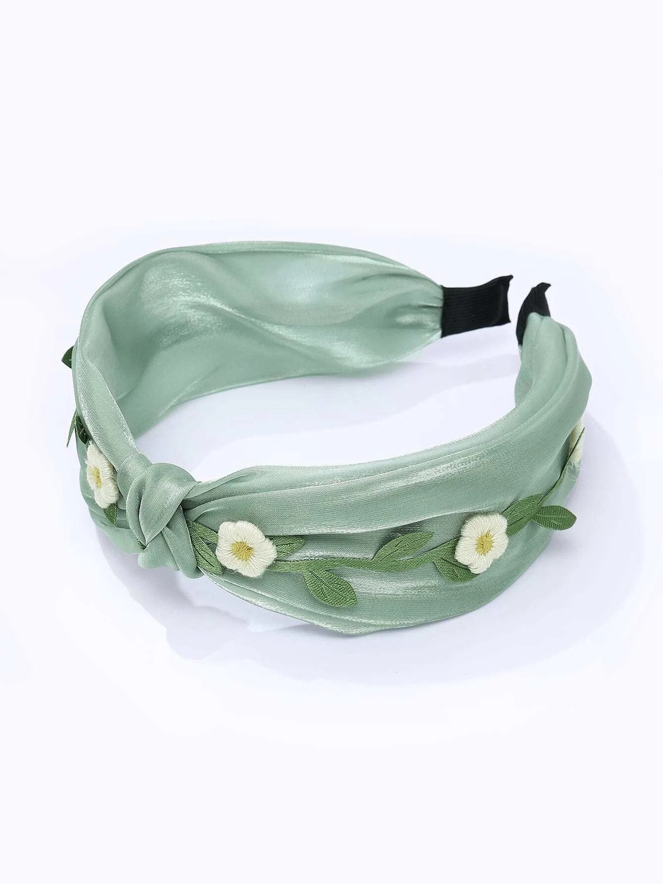 Lys Grøn Hårbøjle med Broderede Blomster & Knude Design - SofiaGaver.dk
