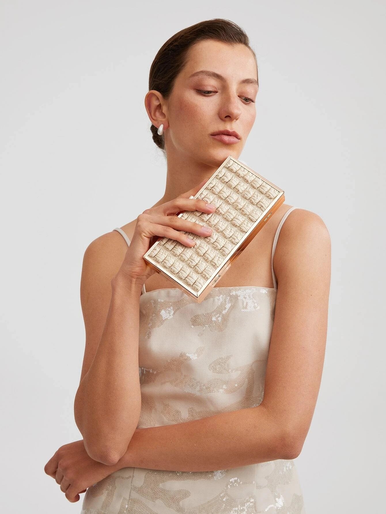 Clutch Taske - med Guld RammelÄs & Polstret Design - SofiaGaver.dk