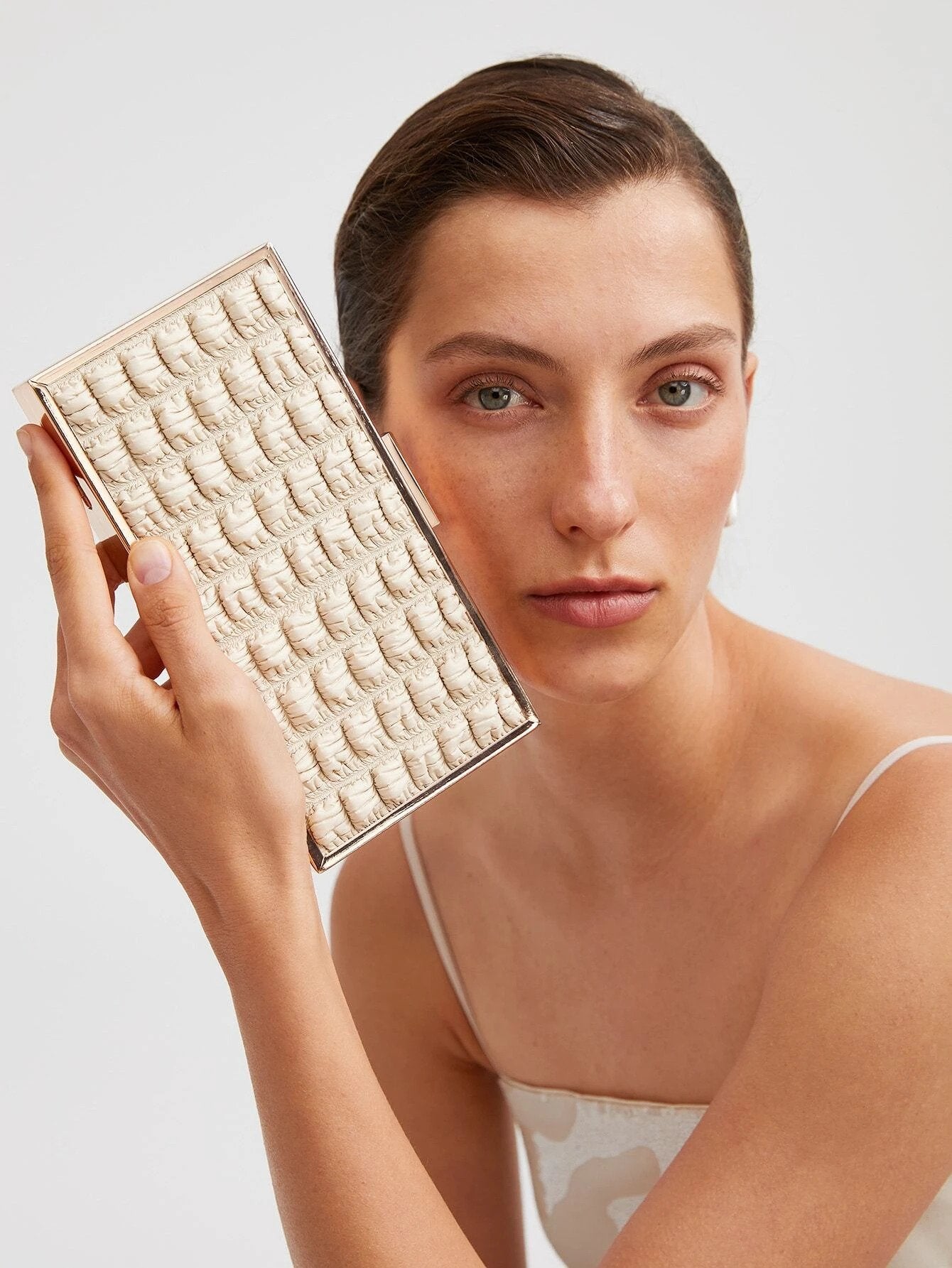Clutch Taske - med Guld RammelÄs & Polstret Design - SofiaGaver.dk