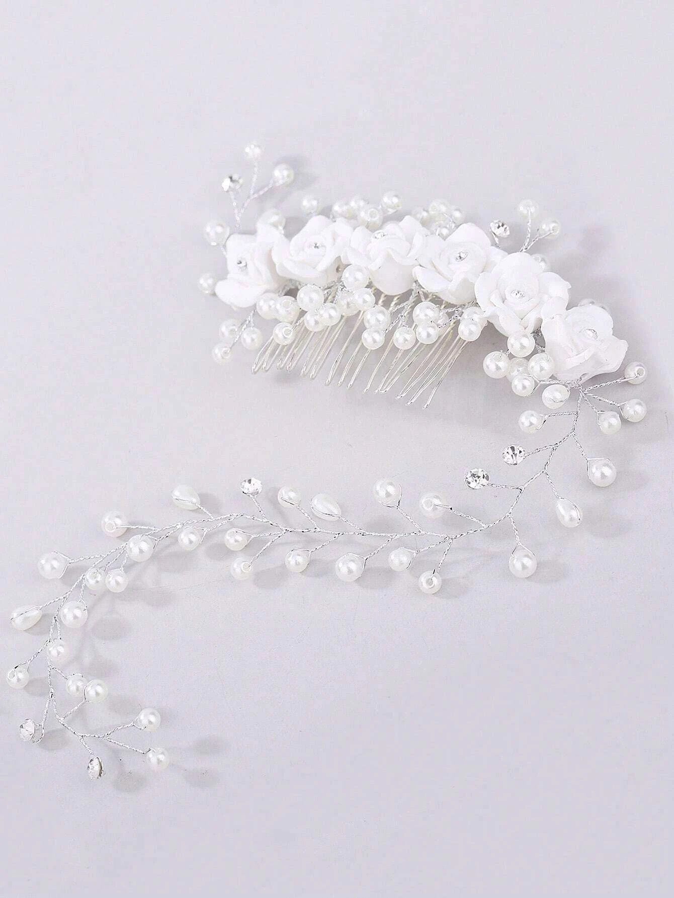 Stort Hårsmykke med Hvide Blomster & Perler - Fleksibelt Design - SofiaGaver.dk