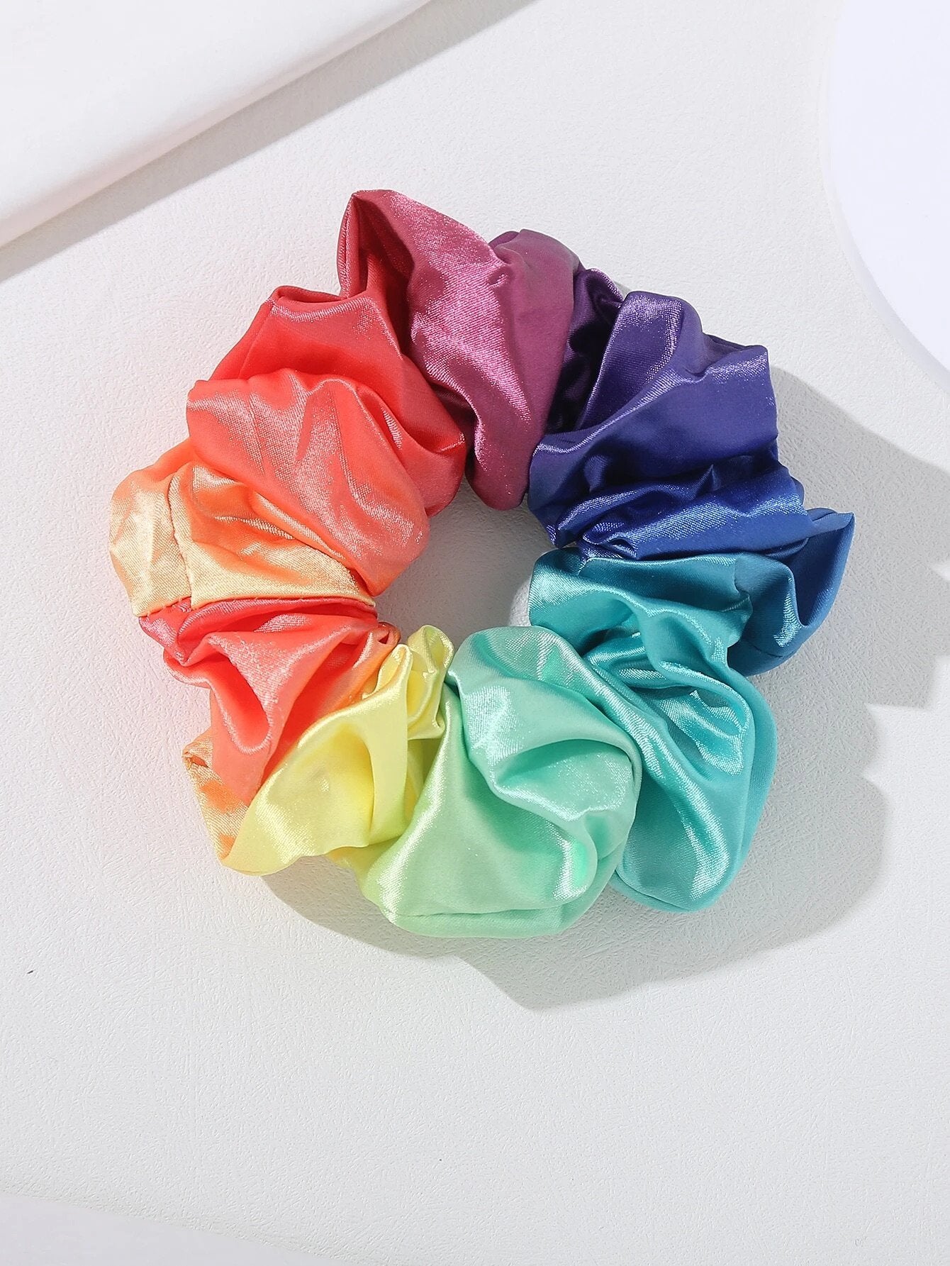 Scrunchie i Regnbue Farver med Glans - SofiaGaver.dk