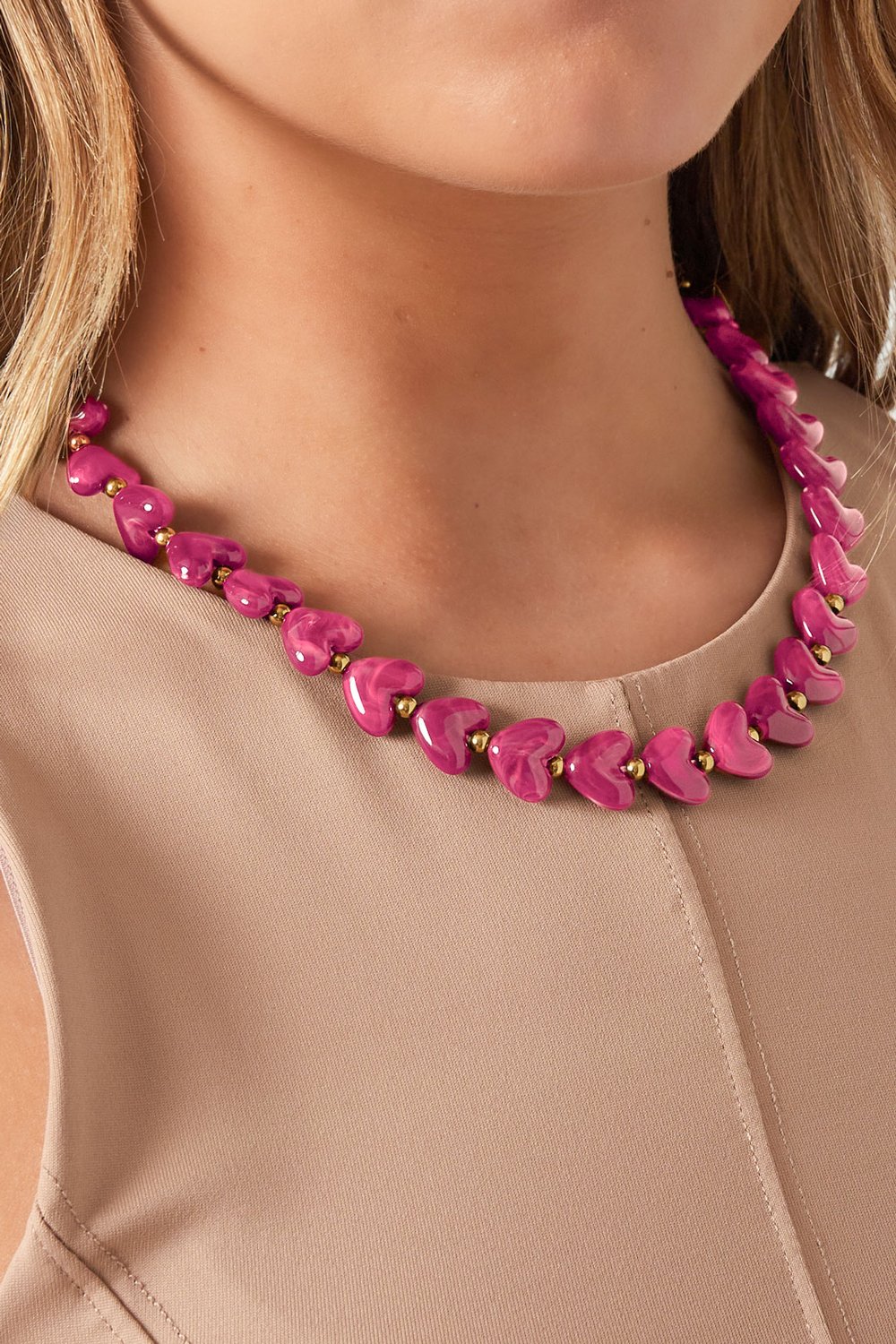 Pearl Necklace with Hearts - in Pink