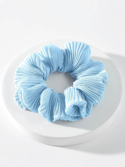 Lyseblå Scrunchie Hårelastik i Plisseret Stof 